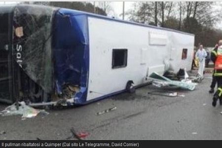 pullman ribaltato in Francia Incidente pullman in Francia, 4 gravi!