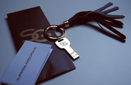 GEEK-PEEK USB KEY by SUPERGLAMOUROUS