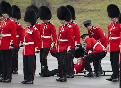 Festa di San Patrizio: arriva Kate Middleton e la guardia reale si sente male
