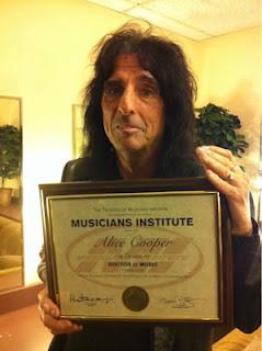 Alice Cooper - Riceve la laurea ad honorem per la sconda volta (video)