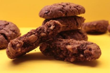 Biscotti alle arachidi salate e cacao. Per Dany.