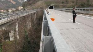 Pesaro: spinge la sua ex giù dal viadotto.