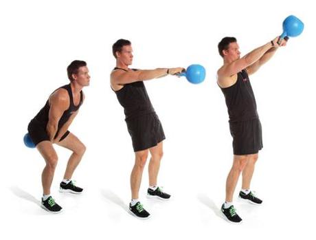 Swing a 2 mani con kettlebell