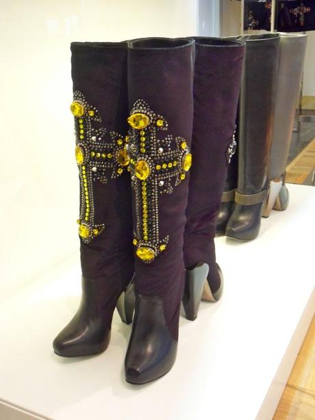 versace press day FW 2012-2013 stivali