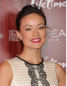 rosa fucsia Olivia Wilde