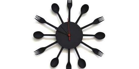 Disposable-flatware-clock-by-Samuel-Bernier