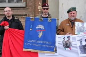 marò manifestazione paracadutisti