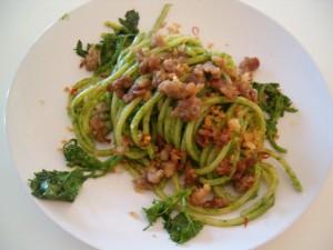 Spaghetti con salsiccia e spinaci