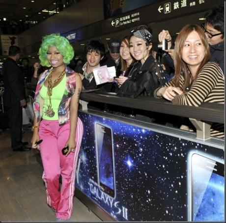 [Photos] Nicki Minaj Greeted By Her Japanese Barbz!