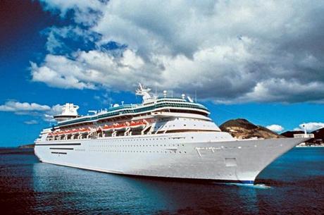 Royal Caribbean cede Monarch of the Seas a Pullmantur.