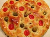 Focaccia patate olive pomodorini