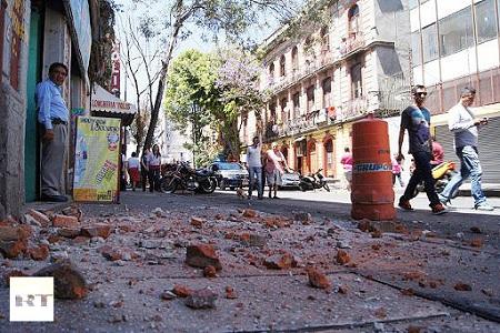 mexico city people 2 Messico, terremoto ad Acapulco, 7.4 Richter | FOTO
