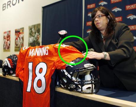 Rebecca Villanueva Nfl, Manning ai Broncos: ultima divisa Reebok