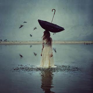 Dipingere con la macchina fotografica: le immagini create da Brooke Shaden