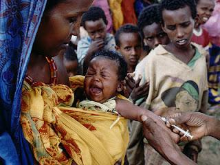 Uganda i bambini stanno morendo! Da biasimare vaccini e test farmaceutici?