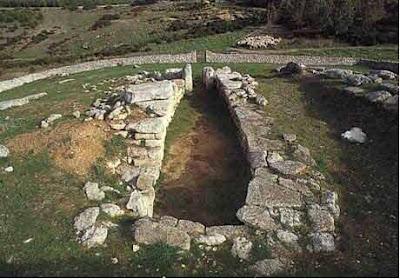 Tombe di Giganti: Templi o Cimiteri?