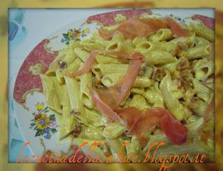 Penne rigate al riso semigreggio al mascarpone,speck e zafferano