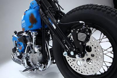 Retro Knucklehead Bobber by Dave Perewitz