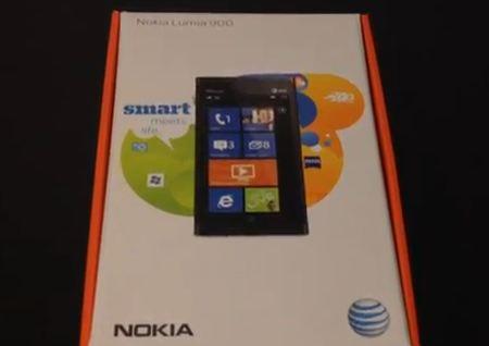 Video: unboxing Nokia Lumia 900