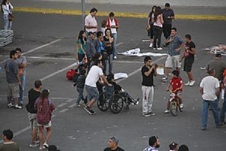 gente per le strade di Telca in cile1 Terremoto in Cile, magnitudo 7.2 scala Richter. Rischio tsunami?   