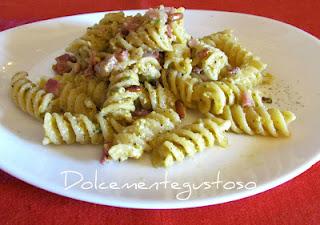 Fusilloni napoletani simil-carbonara con pesto di pistacchi