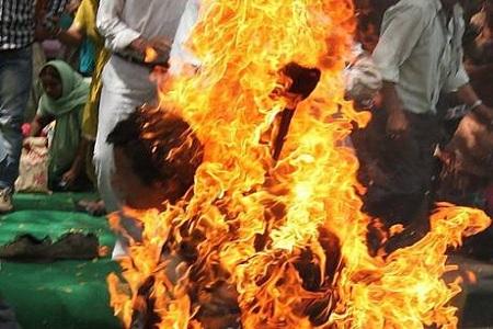 giovane tibetano immolatosi New Delhi, un tibetano si è immolato stamane! E’in gravi condizioni