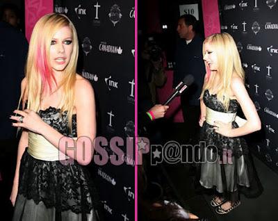 PERLE AI PORCI: AVRIL LAVIGNE, L'ETERNA SK8ER GIRL.