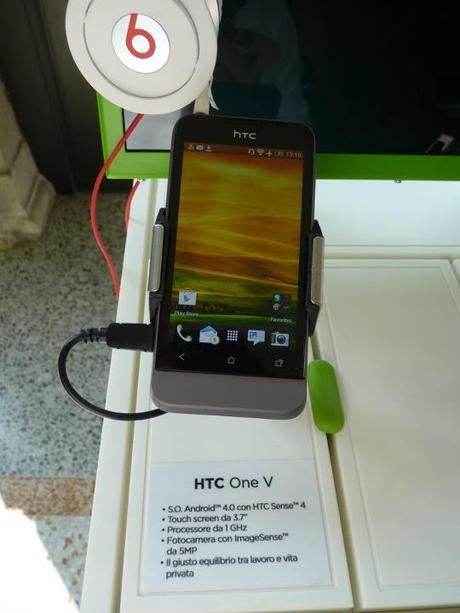 546549 393230554023277 120870567925945 1555613 2139120609 n HTC One V: Anteprima di YourLifeUpdated