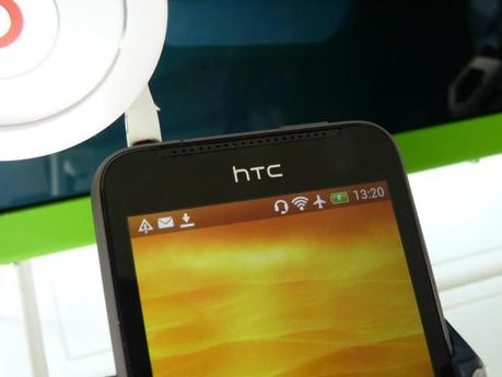 564184 393230884023244 120870567925945 1555615 1267279898 n HTC One V: Anteprima di YourLifeUpdated