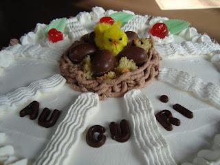 Torta con crema di pistacchio al profumo di cocco.