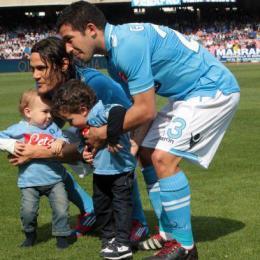 ASSURDO ! Cavani e Gargano vengono multati da Tosel per aver portato i figli a bordocampo!