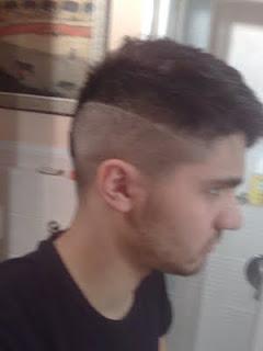 tagli di capelli UOMO E DONNA DOPPIO TAGLIO, CRESTA, PAZZI, ELEGANTI, PRECISI, LUNGHI, CORTI, SPETTINATI, TINTI, ALLA MODA, FUORI DI TESTA, ESAGERATI