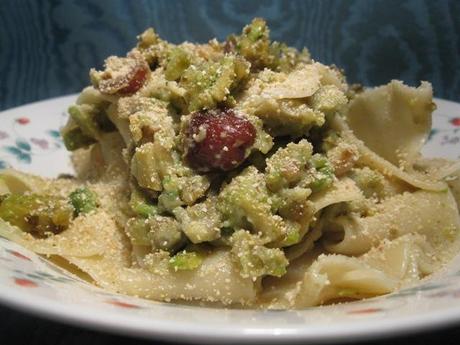 Straccetti con ragù d'avocado