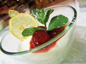 Panna cotta lime e vaniglia con compotte di fragole