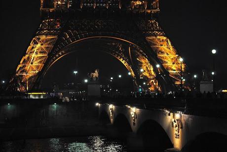 Bienvenus! - random photographs from... Paris - night version