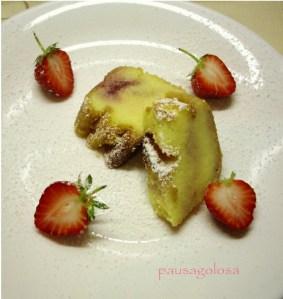 Ciambellone ricotta e fragole con sassolino