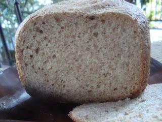 Pane semi integrale con macchina del pane.