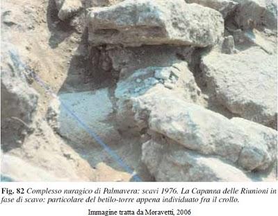 Nuraghe Palmavera, la capanna delle riunioni.