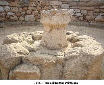 Nuraghe Palmavera, la capanna delle riunioni.