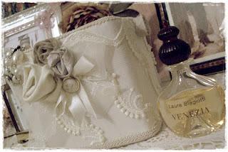 shabby chic style: per accessori di bellezza e di gioielli