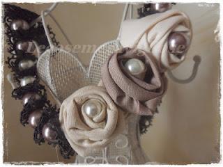 collane e spille shabby chic