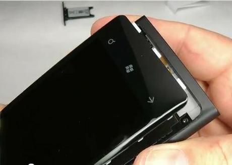 Video: Come smontare il Nokia Lumia 800