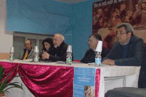 I tre moschettieri combattono e Don Camillo organizza Meeting