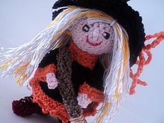 Strega cattiva Halloween Progetto creativo by Giodina con le lenti rosa pattern amigurumi cucito creativo crochet uncinetto