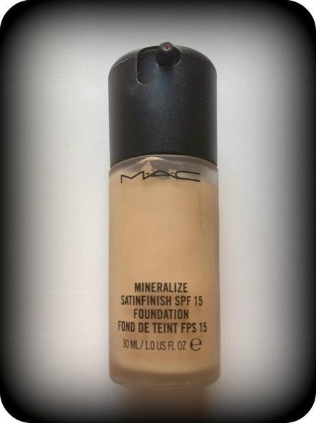 MAC : Mineralize Skinfinish Foundation SPF15 Review