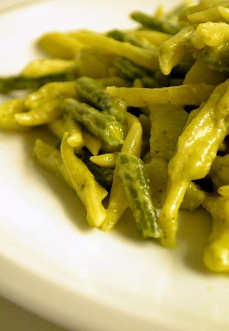 Trofie con pesto agli aromi