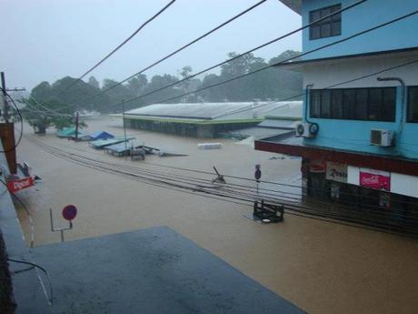 Colonial Plaza durante l'inondazione del Marzo 2012 - Flood Clolonial Plaza - Fiji