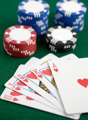 Strategia per giocare e vincere al poker online, i giocatori intermedi
