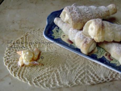 Cannoli di pasta sfoglia (nel mio caso cornucopie) con crema all'arancia