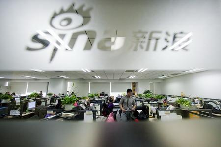 Sospesi dalle autorità i due principali siti di microblogging cinesi. Avevano raccolto voci di “golpe”
